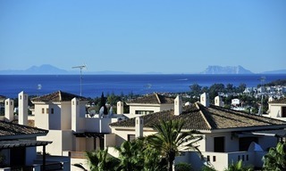 Apartamentos en venta a poca distancia de todas las comodidades y Puerto Banús en Nueva Andalucía, Marbella 1148 